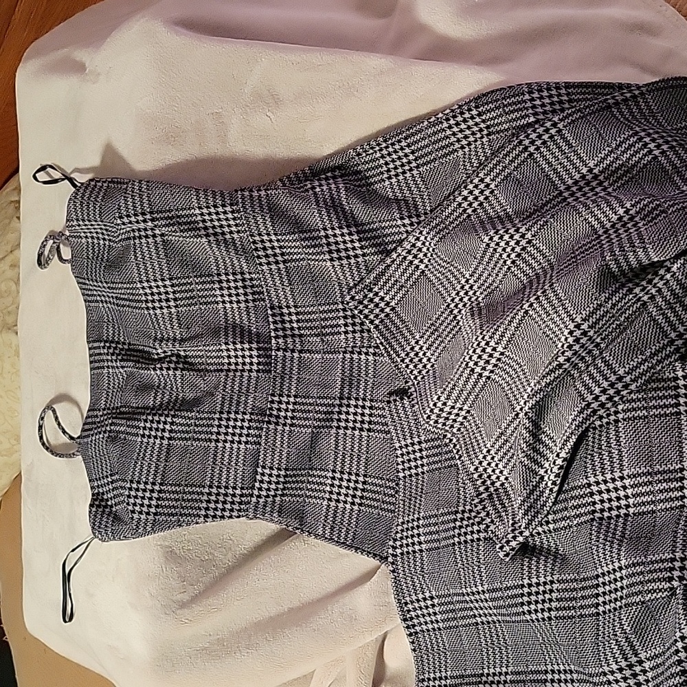 Forever 21 Houndstooth romper. Size med. Light material, spaghetti strap.
